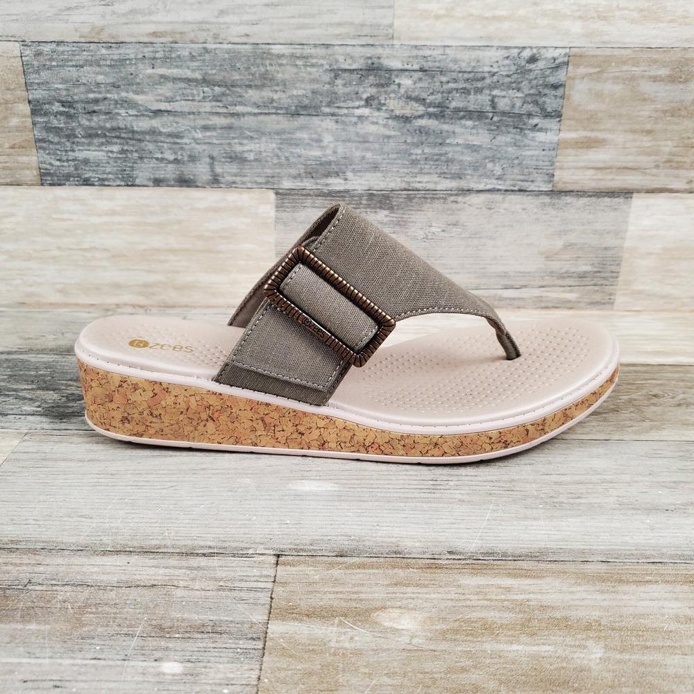 BZees Womens Bay Thong Sandals Sz 9 Slip On (Worn 1x)